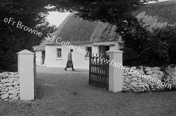 CASTLETOWN THE SUNLIT COTTAGE & COMING FROM THE WELL